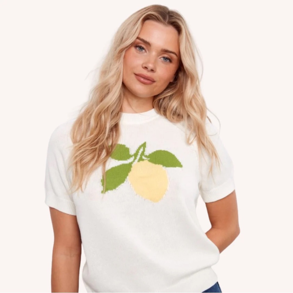White Lemon Short-Sleeve Sweater Top
